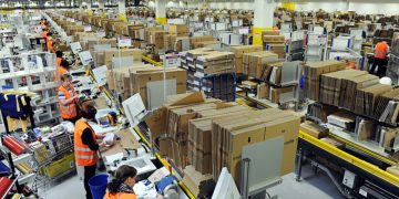 An Amazon warehouse, image by Scott Lewis for flickr
